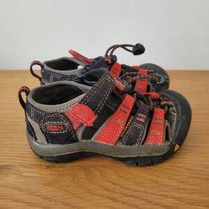 Keen Kids Red Gray Outdoor Sandals Waterproof Washable Size 8 Toddler Boy